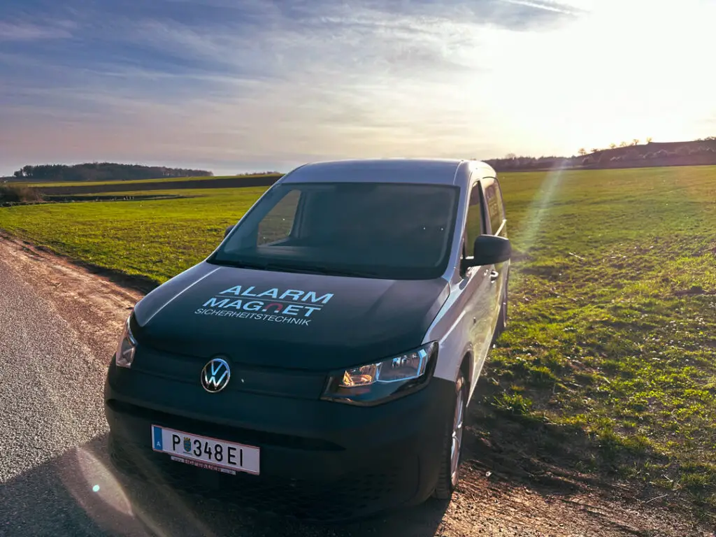 Alarm-Magnet-Firmenwagen-VW-Caddy-Sicherheitstechnik